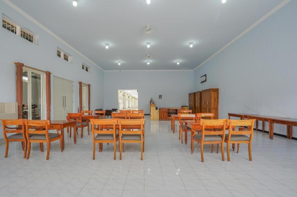 Oyo 477 Raka Residence Syariah Purwoharjo Banyuwangi Баньювангі Екстер'єр фото