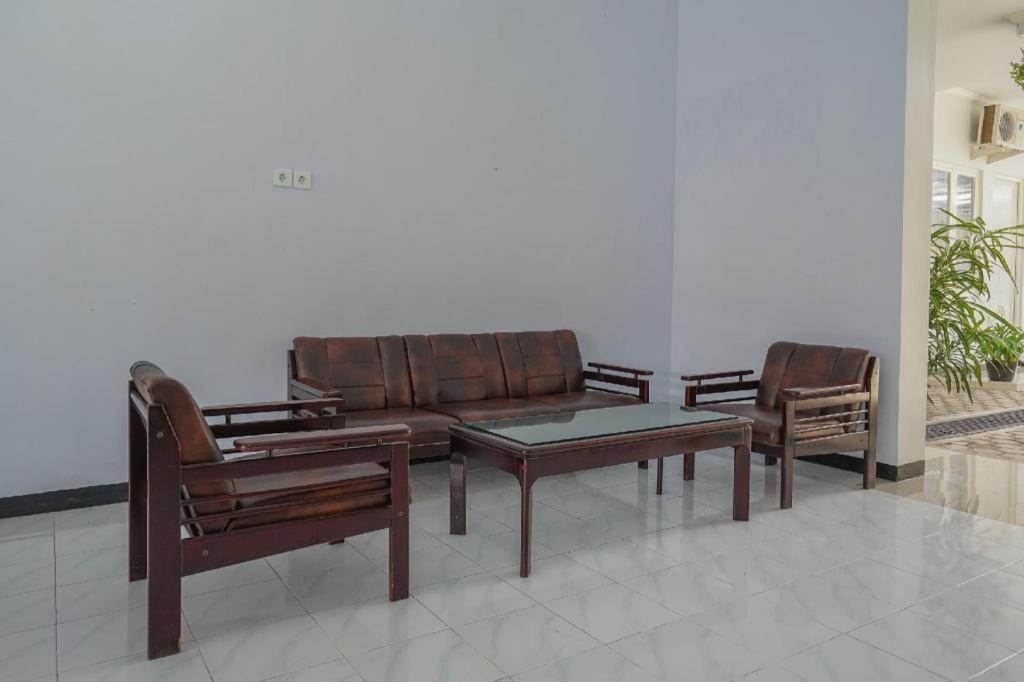 Oyo 477 Raka Residence Syariah Purwoharjo Banyuwangi Баньювангі Екстер'єр фото
