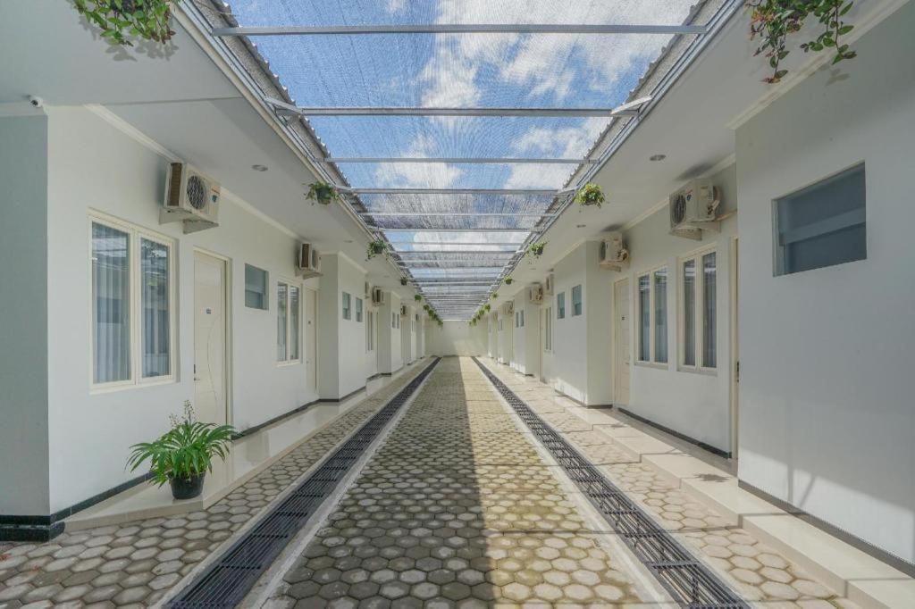 Oyo 477 Raka Residence Syariah Purwoharjo Banyuwangi Баньювангі Екстер'єр фото