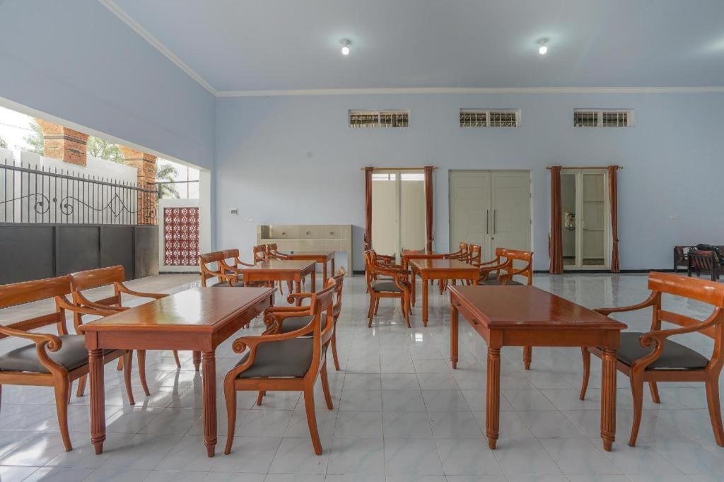 Oyo 477 Raka Residence Syariah Purwoharjo Banyuwangi Баньювангі Екстер'єр фото