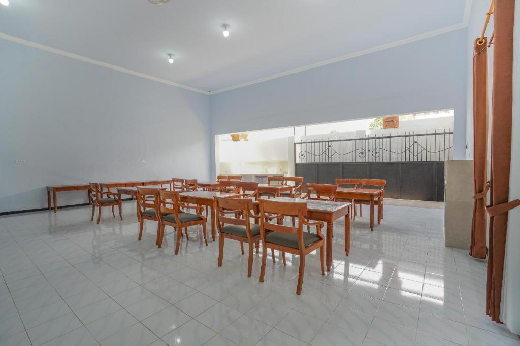 Oyo 477 Raka Residence Syariah Purwoharjo Banyuwangi Баньювангі Екстер'єр фото