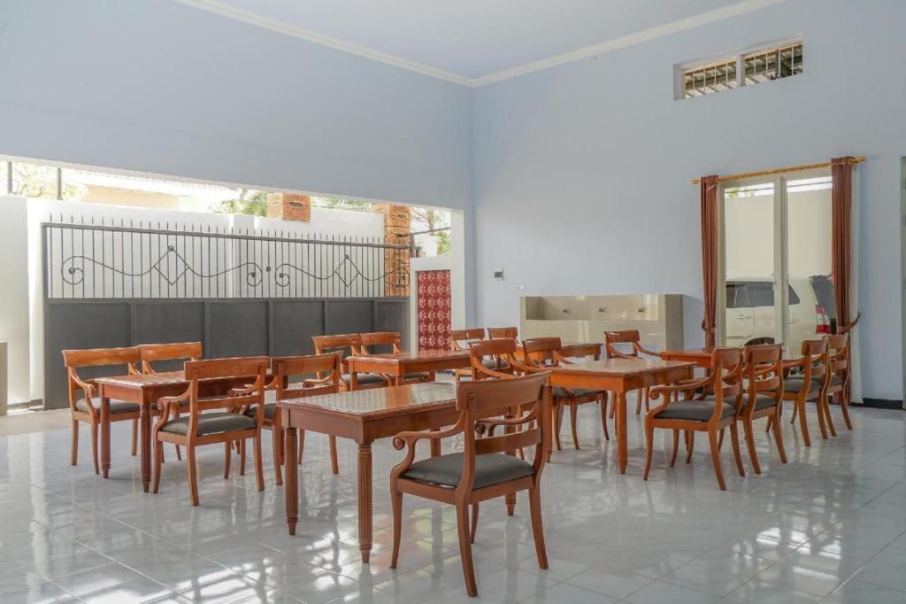 Oyo 477 Raka Residence Syariah Purwoharjo Banyuwangi Баньювангі Екстер'єр фото