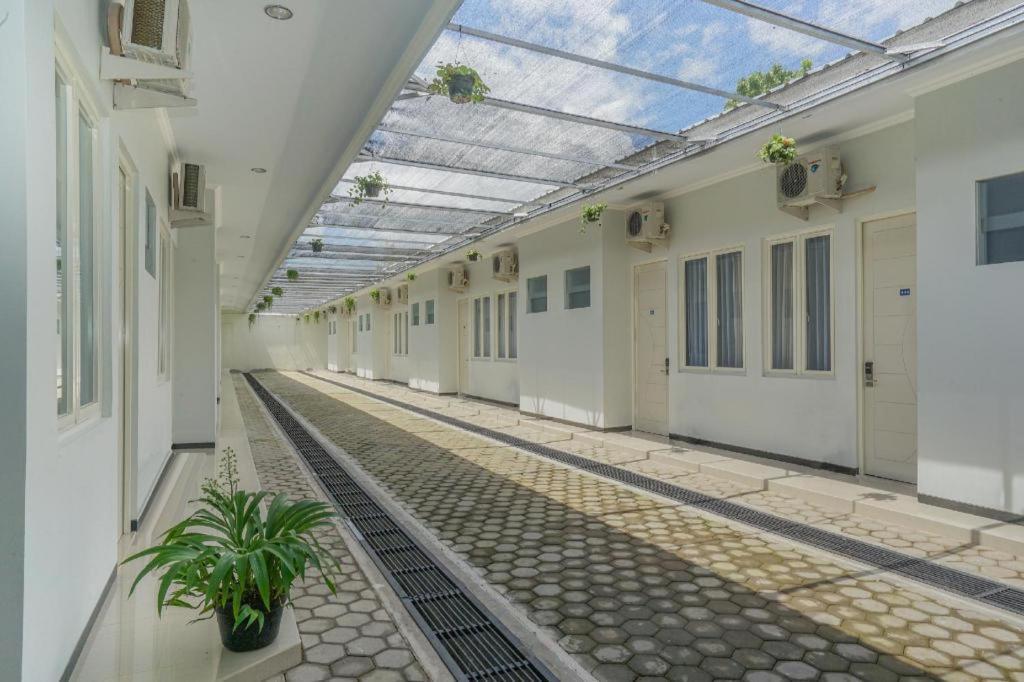 Oyo 477 Raka Residence Syariah Purwoharjo Banyuwangi Баньювангі Екстер'єр фото