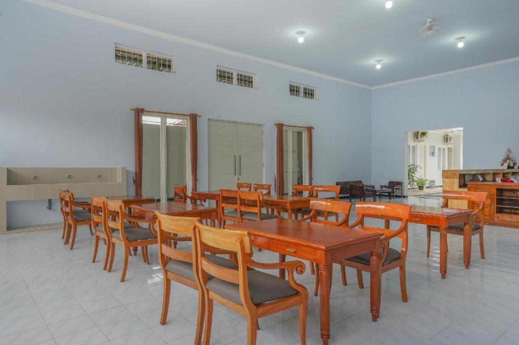 Oyo 477 Raka Residence Syariah Purwoharjo Banyuwangi Баньювангі Екстер'єр фото