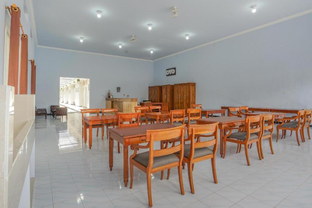 Oyo 477 Raka Residence Syariah Purwoharjo Banyuwangi Баньювангі Екстер'єр фото
